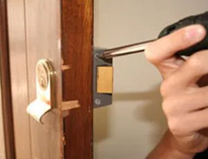 Locksmith Store Agoura Hills, CA 818-485-6212 - change-locks-service